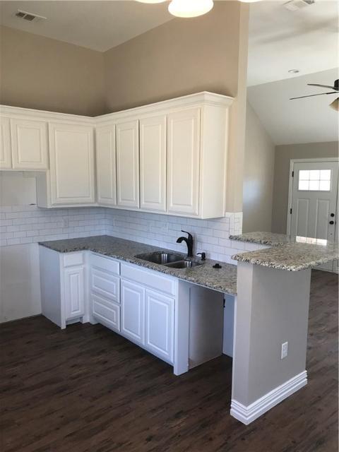 121 E Johnson St, Denison, TX 75021 photo 2
