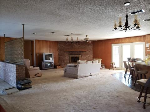 711 E Hall St, Bangs, TX 76823 photo 4