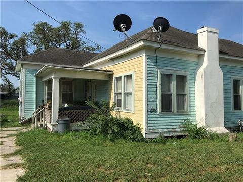 102 Huff St, Refugio, TX 78377 photo 1