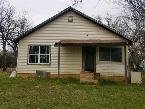 324 E Archer St, Jacksboro, TX 76458 photo 1