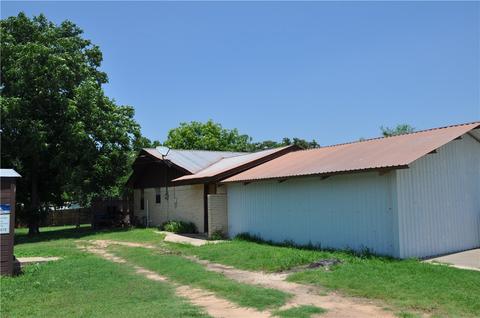 517 E Short Ave, De Leon, TX 76444 photo 4