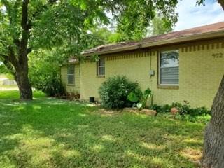 902 W Hall St, Bangs, TX 76823 photo 2