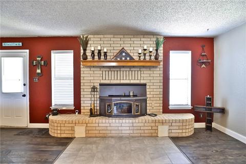 1102 Crescent Dr, Clyde, TX 79510 photo 9