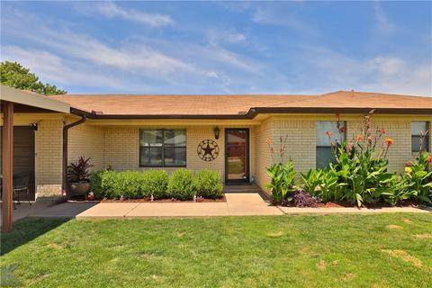 1102 Crescent Dr, Clyde, TX 79510 photo 3