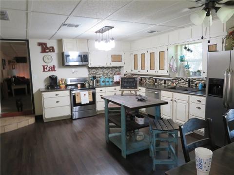 500 E Front St, Sunset, TX 76270 photo 3