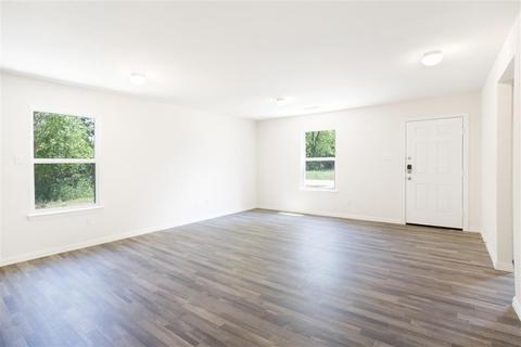 605 E Brown St, Cleburne, TX 76031 photo 5