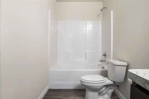 605 E Brown St, Cleburne, TX 76031 photo 17