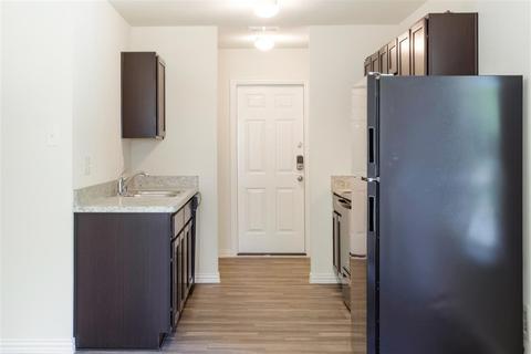 605 E Brown St, Cleburne, TX 76031 photo 12