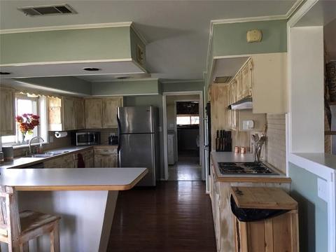 801 S Comanche Dr, De Leon, TX 76444 photo 2
