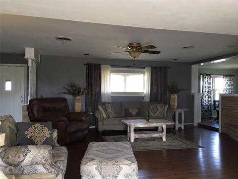 801 S Comanche Dr, De Leon, TX 76444 photo 3