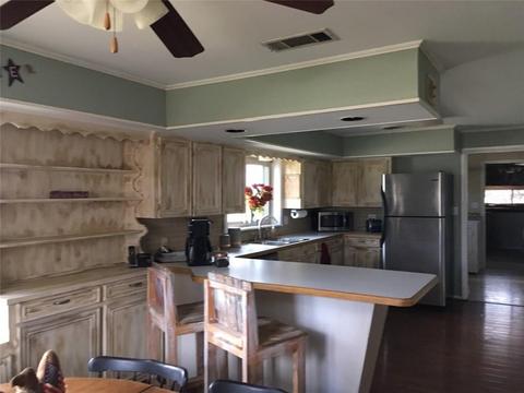 801 S Comanche Dr, De Leon, TX 76444 photo 5