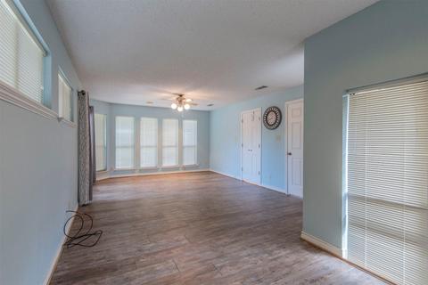 511 Villa Point Dr, Tool, TX 75143 photo 6