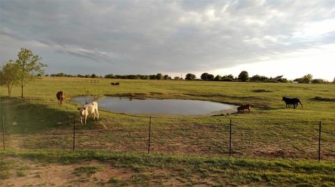 746 Proctor Ln, Sunset, TX 76270 photo 4