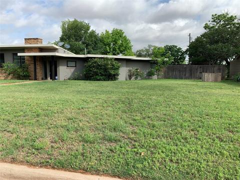701 E Burnside St, Rotan, TX 79546 photo 2