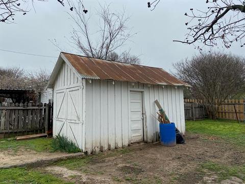 303 E Grand Ave, Comanche, TX 76442 photo 11