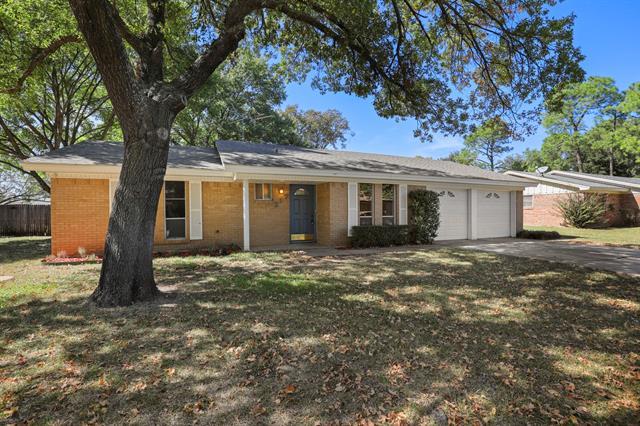 217 Glenn Dr Hurst Tx 76053 Mls 14452662 Movoto Com