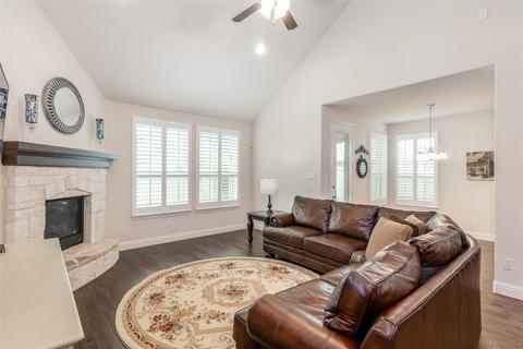 1204 8th St, Argyle, TX 76226 photo 4