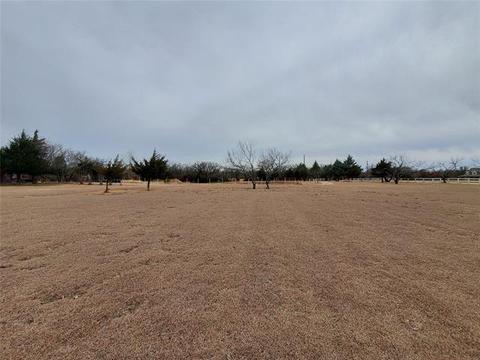 433 Bryan Rd, Sunset, TX 76270 photo 4