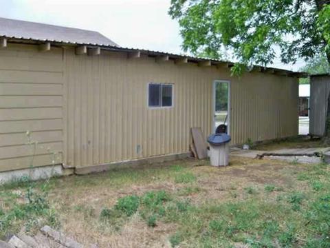 601 E 6th St, Coleman, TX 76834 photo 2