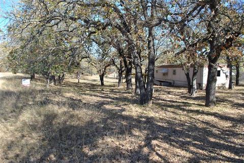 240 Circle Dr, Comanche, TX 76442 photo 3