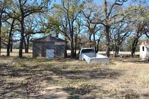 240 Circle Dr, Comanche, TX 76442 photo 9