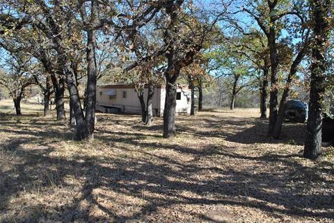 240 Circle Dr, Comanche, TX 76442 photo 4