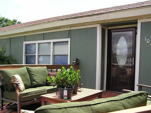 108 Crest Dr, Tye, TX 79563 photo 2