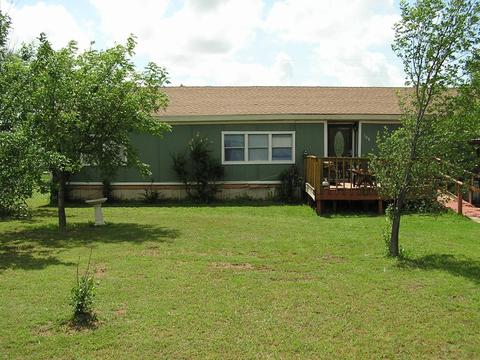 108 Crest Dr, Tye, TX 79563 photo 5