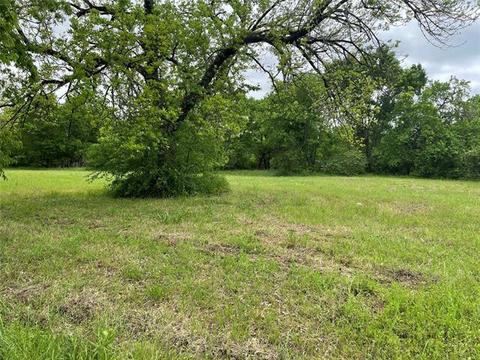 612 E 3rd, Bonham, TX 75418 photo 2