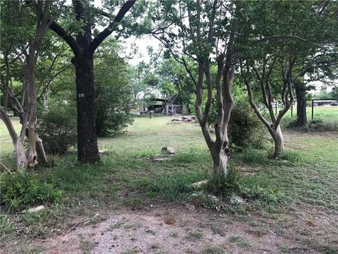 609 611 E Duncan Ave, Comanche, TX 76442 photo 3