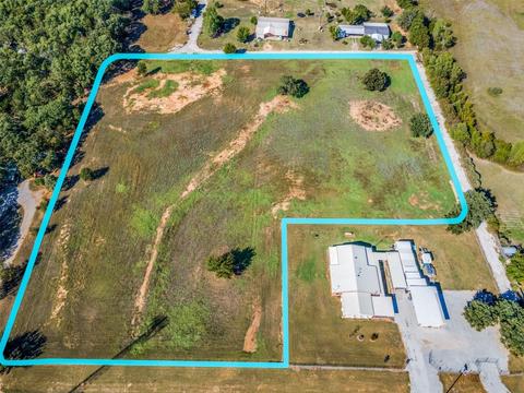 6633 Midway Rd, Springtown, TX 76082