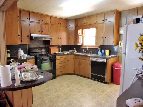 206 E Dry St, San Saba, TX 76877 photo 9