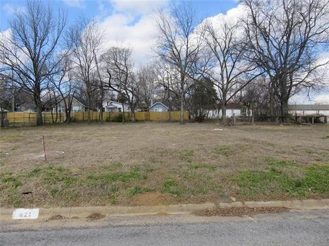 621 E Murray St, Denison, TX 75021 photo 2