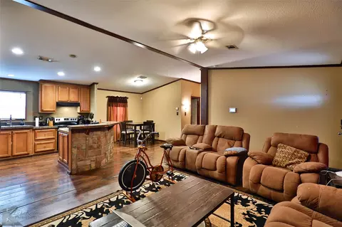 722 Spinks Rd, Abilene, TX 79603 photo 3