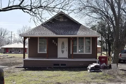 211 E Hunt St, Leonard, TX 75452 photo 3