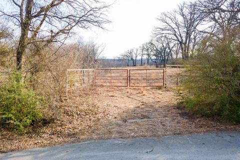 8230 Meadowbrook Dr, Fort Worth, TX 76120