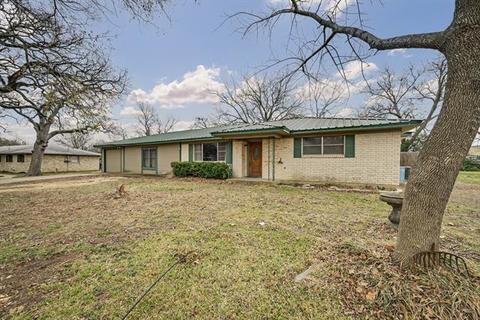 702 NE 5th St, Hubbard, TX 76648 photo 2