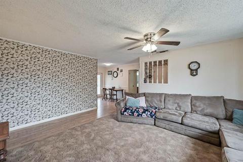 702 NE 5th St, Hubbard, TX 76648 photo 5
