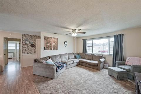 702 NE 5th St, Hubbard, TX 76648 photo 3