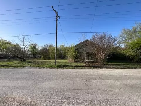304 E Walcott Ave, Comanche, TX 76442 photo 2