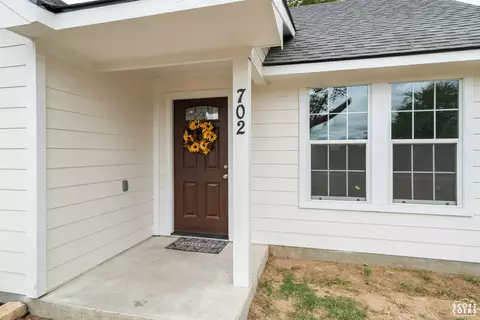 702 N Irby, Comanche, TX 76442 photo 3
