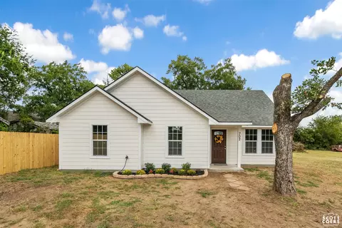 702 N Irby, Comanche, TX 76442 photo 1