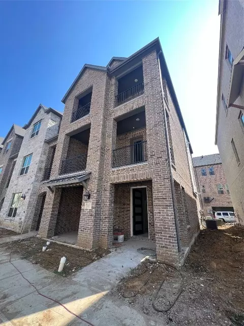 323 Ukiah St, Lewisville, TX 75067