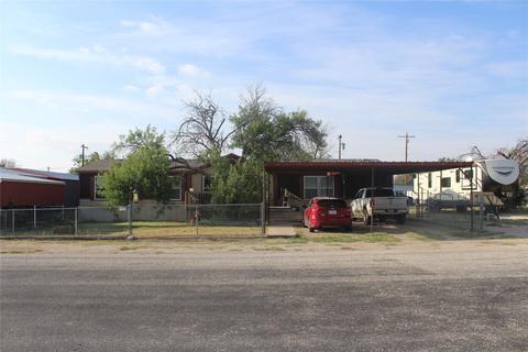 302 7th E St, Iraan, TX 79744
