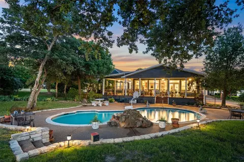 6869 Umphress Rd, Dallas, TX 75217