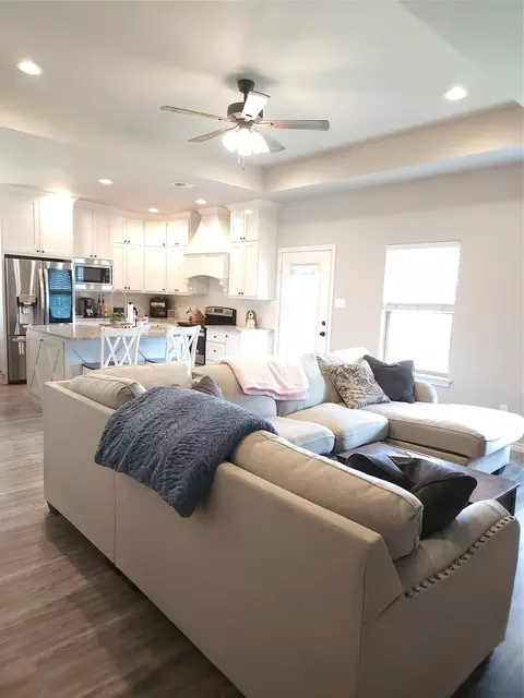 599 Eubank St, Mabank, TX 75147 photo 3
