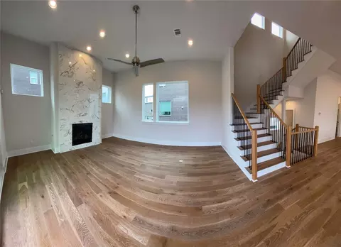 381 E Greenbriar Ln #901, Dallas, TX 75203