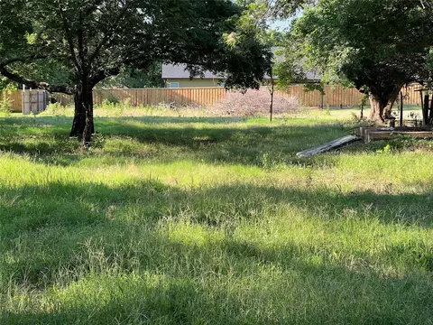204 Eagle St, Ector, TX 75439 photo 2