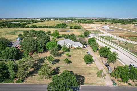 940 S Mitchell Rd, Mansfield, TX 76063
