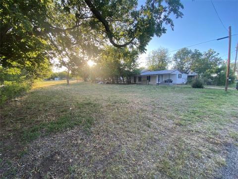 607 N Magnolia St, Winters, TX 79567